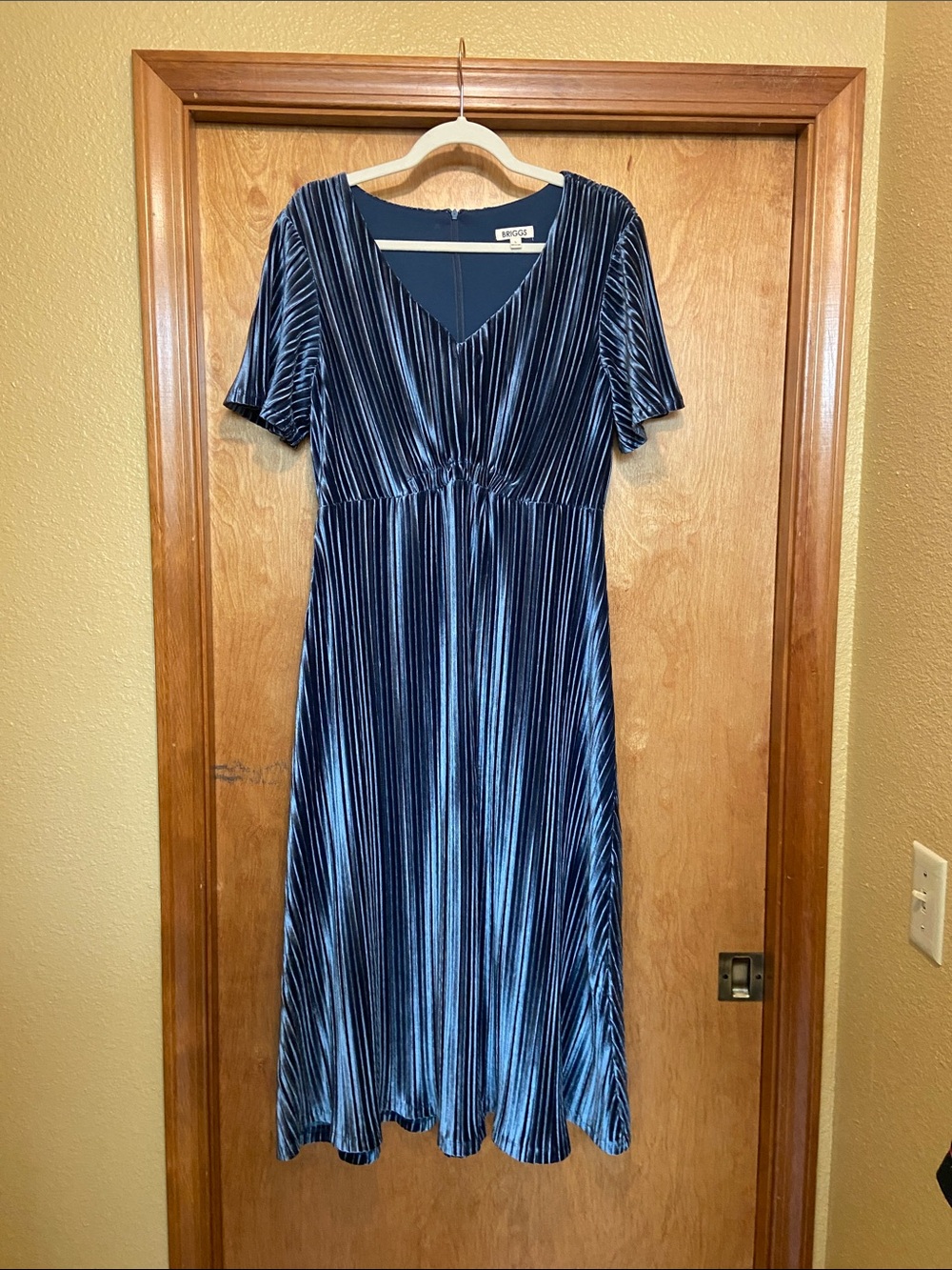 Briggs New York Blue Velvet Midi Dress